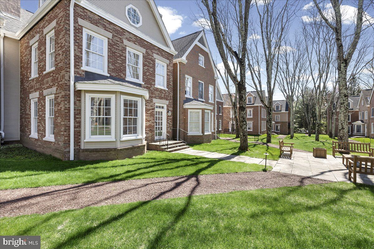 Governors Lane Garden Courtyard