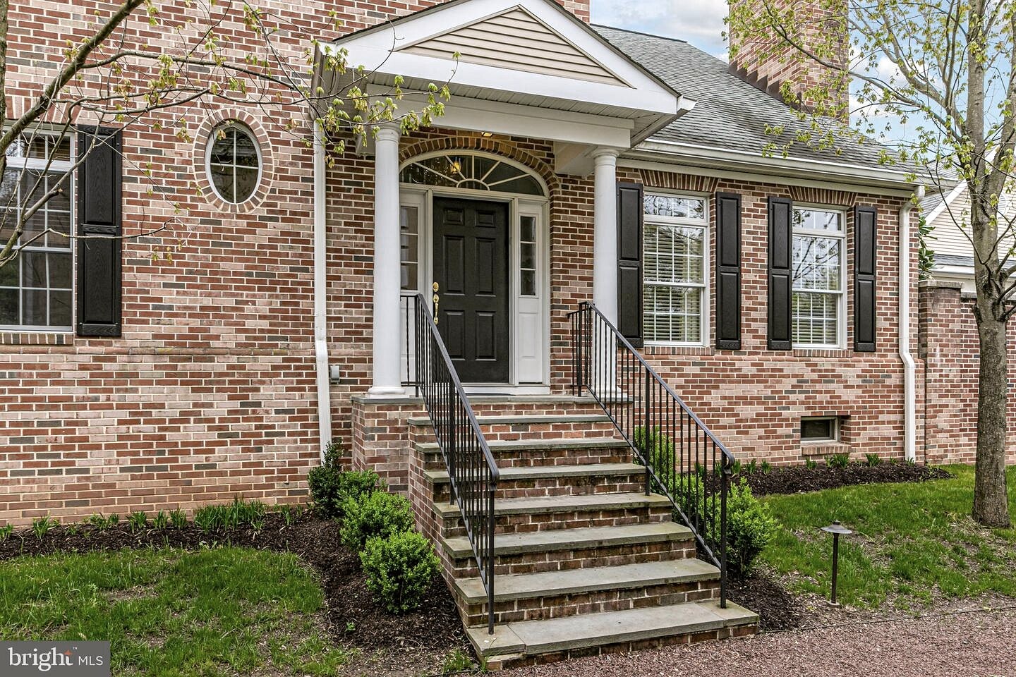 Georgian Entry with Steps